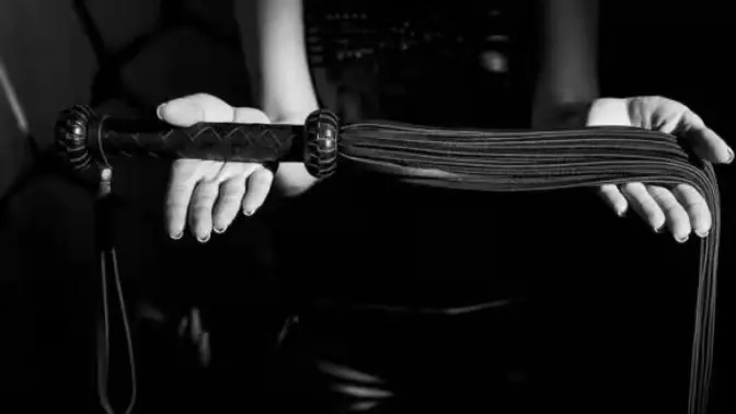 我竟然被女王引入了BDSM的世界 一